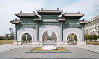 ����ؔ(c��i)��(j��ng)��W(xu��)���ڶ�݆���pһ�������O(sh��)��У�����O(sh��)�W(xu��)��