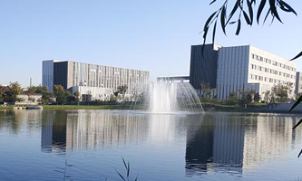 ����������W