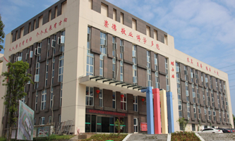 �L(zh��ng)ɳ�潭�Ƽ��е��I(y��)�W(xu��)У