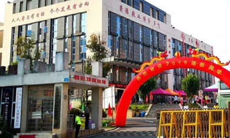 �L(zh��ng)ɳ�潭�Ƽ��е��I(y��)�W(xu��)У