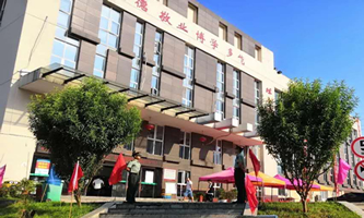 �L(zh��ng)ɳ�潭�Ƽ��е��I(y��)�W(xu��)У